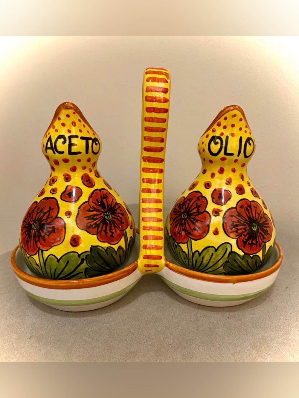 Deruta Majolica Ceramic Italian Hand-Painted Pottery Oil & Vinegar Cruet Set